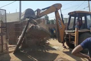 encroachment freed from Government land in Sahanpur of Maharajpur police station area gwalior