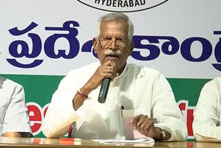 Seed companies are cheating farmers alleged by Kodandareddy, the national vice-president of the Kisan Congress
