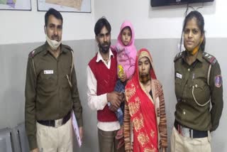 Delhi police found 2 years old girl and handover to her family in Kotla Mubarakpur