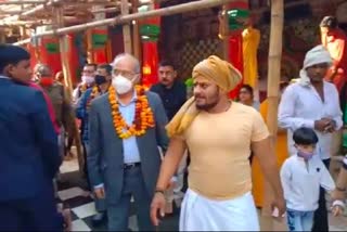 nripendra mishra arrives in ayodhya