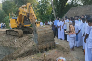 தார்ச்சாலை அமைக்க பூமி பூஜை