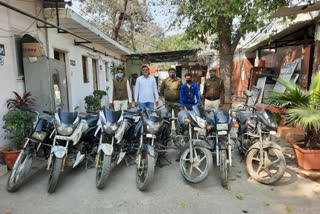 Two minors caught with a miscreant stealing vehicles 7 motorcycles recovered