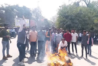 समाजसेवी को भूमाफिया कहने पर भड़के युवा