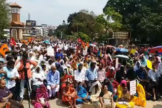 Beedi workers protest