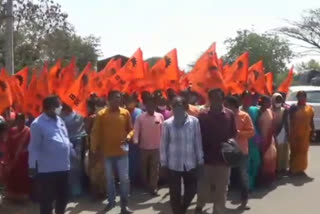 Beedi workers held a dharna at Kamareddy District Collectorate