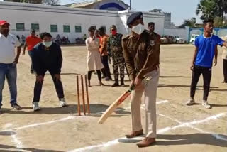 police press friendly cricket match