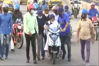 Protesting oil price hike Mamata travels to state secretariat by e-scooter, opposition parties mock