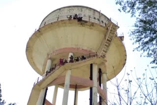 angry women climbed to tank, alwar news