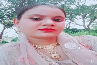 married woman dead body found in sarojini nagar