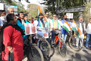 congress held cycle rally against increase price of petrol and diesel in jamshedpur