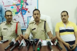 Jagityala  town police arrested two chain robbers