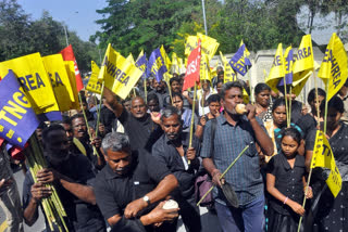 பணியிடை நீக்கம் செய்யப்பட்ட நாட்களை பணிக்காலமாக அறிவிக்க வேண்டும்: சாலைப் பணியாளர்கள்