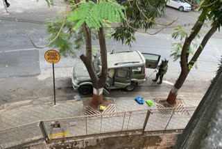 vehicle with explosives found near Mukesh Ambani's house  explosives found near Mukesh Ambani's house  explosives near Mukesh Ambani's house  Mukesh Ambani's house  മുകേഷ് അംബാനി  സ്ഫോടക വസ്തുക്കളടങ്ങിയ വാഹനം  എഫ്‌ഐആർ രജിസ്റ്റർ ചെയ്തു