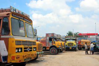 State lorry owners call for strike, Lorry strike, Lorry strike news, National wide lorry strike, ರಾಷ್ಟ್ರಾದ್ಯಂತ ಲಾರಿ ಮುಷ್ಕರ, ರಾಷ್ಟ್ರಾದ್ಯಂತ ಲಾರಿ ಮುಷ್ಕರ ಸುದ್ದಿ, ಲಾರಿ ಮುಷ್ಕರ, ಲಾರಿ ಮುಷ್ಕರ ಕರೆದ ಲಾರಿ ಮಾಲೀಕರು,