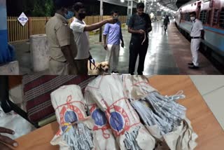 explosives seized from the Chennai Express  Chennai Express  സ്ഫോടക ശേഖരം പിടികൂടി  ചെന്നൈ എക്സ്‌പ്രസ്സ്  explosives seized  A large cache of explosives seized  വൻ സ്ഫോടക ശേഖരം  സ്ഫോടക വസ്തു