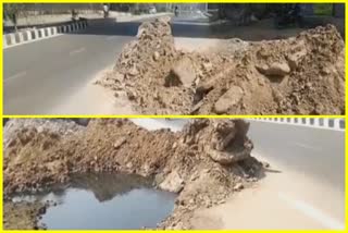 Deep pit was dug on side of main road in Dwarka Sector 18