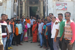 BJYM Dantewada president addressed workers in gidam