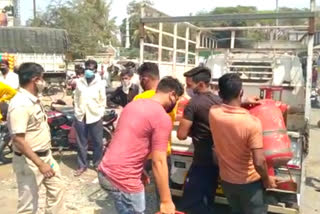 police raid on hotel using domestic gas cylinders in ahmednagar