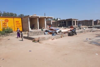 Outer Long Vegetable Market should be maintained.