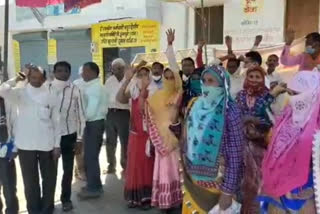 Dungarpur News, मिड डे मील वर्कर्स का प्रदर्शन