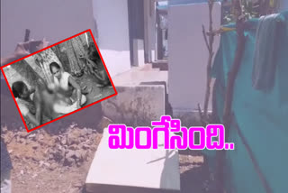 అంగన్​వాడీ ప్రహరీ గోడ కూలి.. బాలుడు మృతి