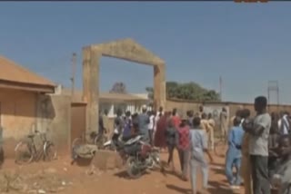 hundreds missing after gunmen raid nigeria school: reports
