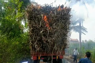 उसाच्या ट्रॉलीने घेतला पेट