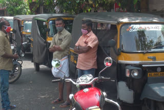 Fuel price hike; Autorickshaw workers are struggling  Fuel price hike  Autoricksha workers are struggling  Autoricksha  struggling  workers are struggling  ഇന്ധനവിലവര്‍ധനവ്; നട്ടം തിരിഞ്ഞ് ഓട്ടോറിക്ഷാ തൊഴിലാളികള്‍  ഇന്ധനവിലവര്‍ധനവ്  നട്ടം തിരിഞ്ഞ് ഓട്ടോറിക്ഷാ തൊഴിലാളികള്‍  ഓട്ടോറിക്ഷാ തൊഴിലാളികള്‍