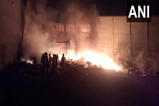 Navsari Fire break out  gujarat fire break out  gujarat furniture factory fire  നവ്‌സാരി തീപിടുത്തം  ഗുജറാത്ത് തീപിടുത്തം  ഗുജറാത്ത് ഫർണിച്ചർ ഫാക്ടറി തീപിടുത്തം