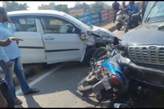 Road accident on Atmakuru bus stand flyover bridge