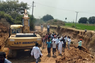 Mid Maner right canal works were obstructed by nearby villagers at Rekonda-Bandarupalli in Chigurumadi zone of Karimnagar district