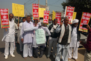 Worker-farmer organizations burnt effigy of central government against rising inflation in bhiwani