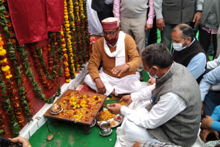 Minister Rajindra Garg laid the foundation stone of the footbridge at Ghumarwin