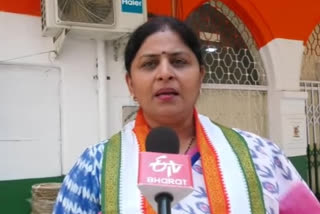congress leader sunkara padma sri fire on ycp government about amaravathi protest