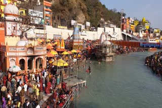 Haridwar devotees dip in ganga