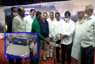 deputy cm inaugurated tata safari car in kurnool