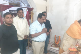 Health Minister Banna Gupta worshiped in temple in jamshedpur