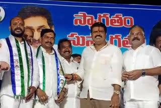 other party activists joins in ycp at vishakapatnam