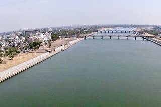 woman commited suicide,  sabarmati riverfront