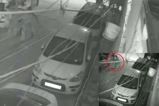 Thief stabbed woman with knife in adarsh nagar