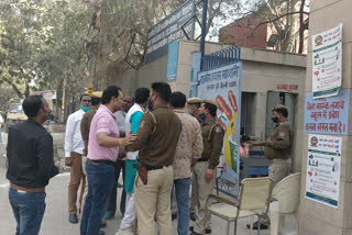 Former MLA Nitin Tyagi seen arguing with police personnel for going inside the polling station