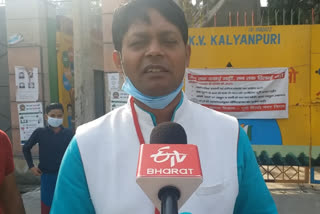 Aam Aadmi Party candidate Vijay Kumar came to Trilokpuri booth to check polling process