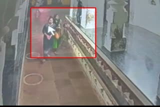 Mobile theft: scene capture on CCTV