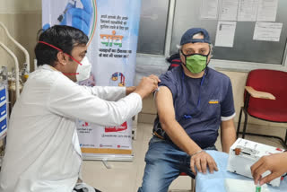 covid vaccination third phase  corona vaccine in delhi  corona vaccine in india  दिल्ली में कोरोना वैक्सीनेशन  दिल्ली में लगेगी कोरोना वैक्सीन  वैक्सीन के लिए कोविन ऐप पर रजिस्ट्रेशन