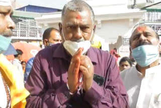 Trust board administrator reaches Baba temple