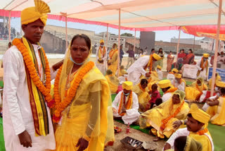 tribal couples living in dhuku in Khunti got married