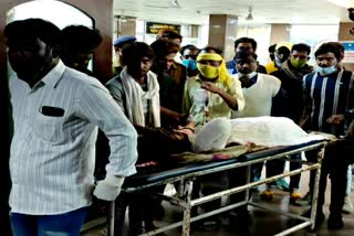 young man hands chopped off  Arms and legs severed  हाथ और पैर कटे  फल बेचने वाला युवक  युवक के हाथ पैर कटे  ट्रेन हादसा  train accident  अजमेर लेटेस्ट न्यूज  ajmer news  हादसे की खबर  News of the accident