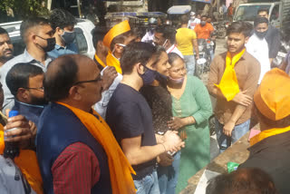 MP Gautam Gambhir arrives to encourage candidates and activists at voting centres