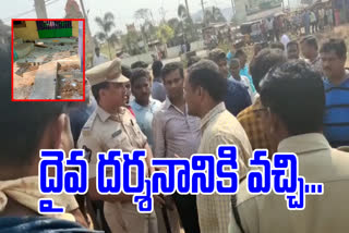 మద్యం మత్తులో వీరంగం.. ఇళ్లపై రాళ్లు రువ్వుతూ దాడి