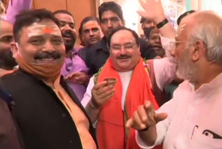 JP Nadda offers prayers at Kashi Vishwanath Temple